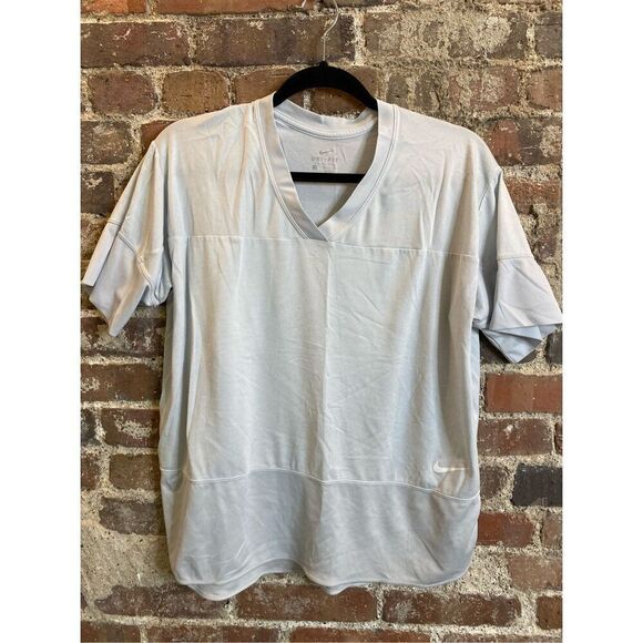 Nike Dri-Fit Light Gray V Neck Athletic Tshirt Women’s Size Medium - Picture 1 of 9